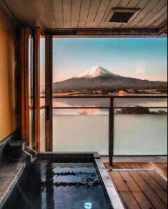 la vue que l’on a du spa du ryokan kozantei ubuya…